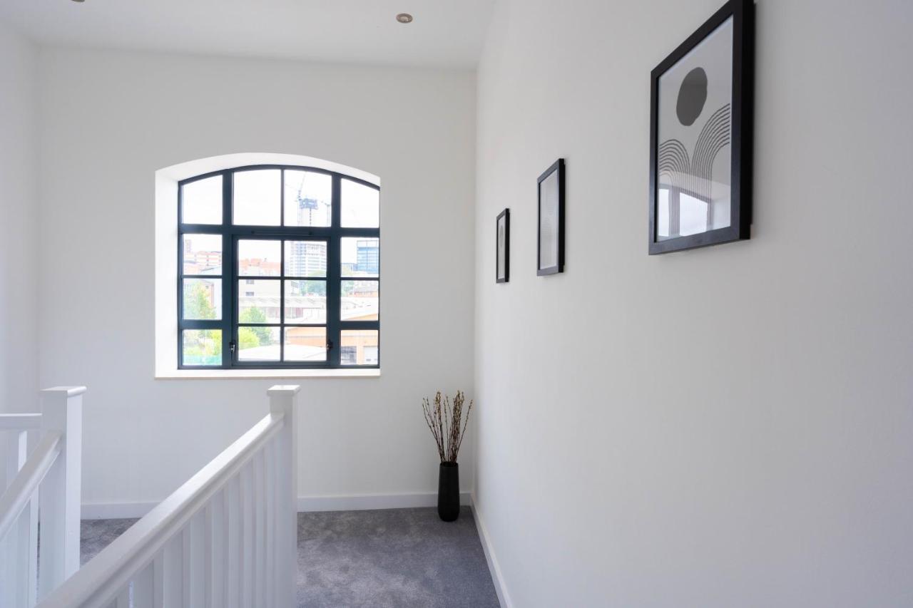 버밍엄 Stunning Townhouse With Pool Table 빌라 외부 사진