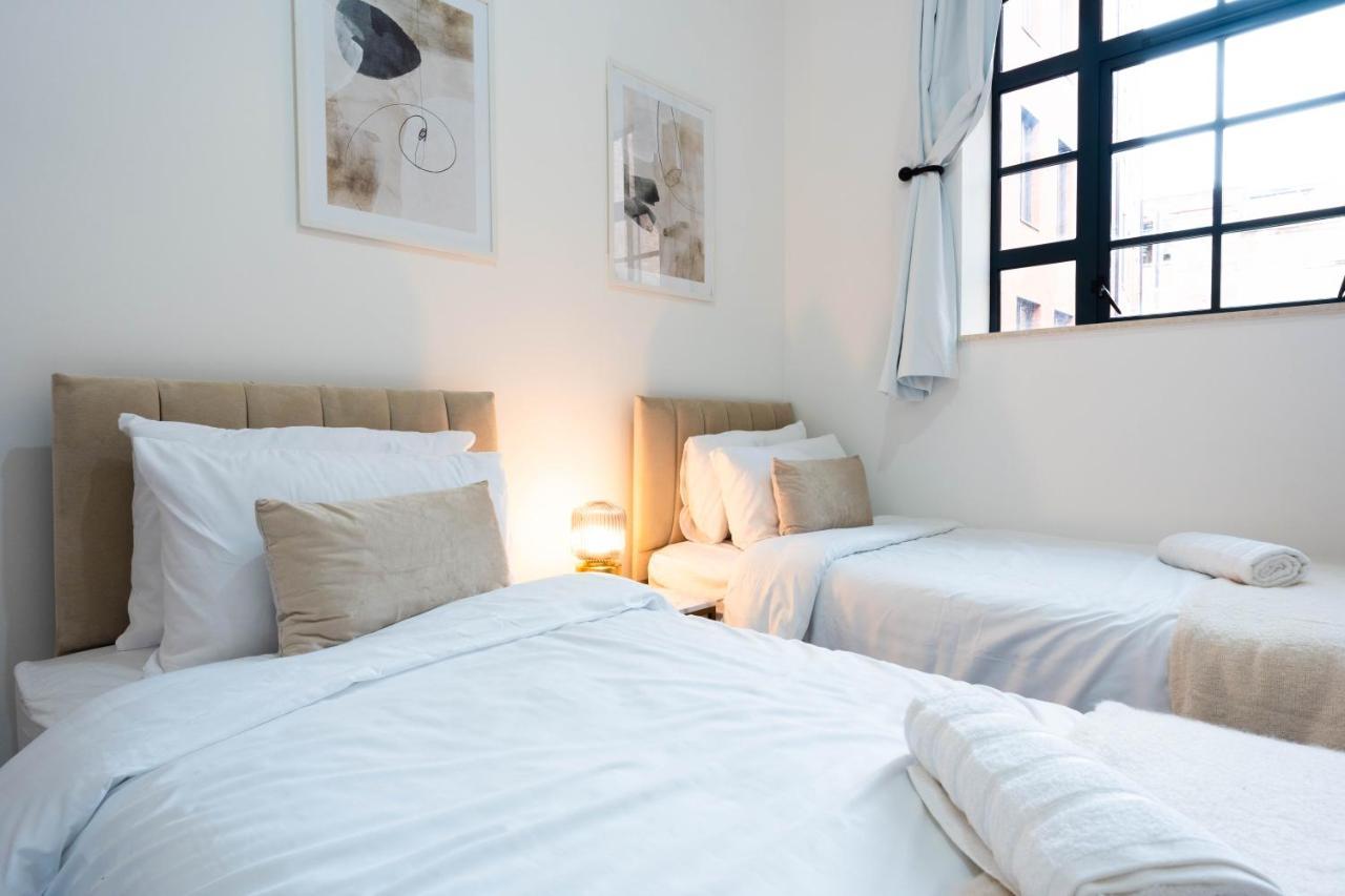 버밍엄 Stunning Townhouse With Pool Table 빌라 외부 사진