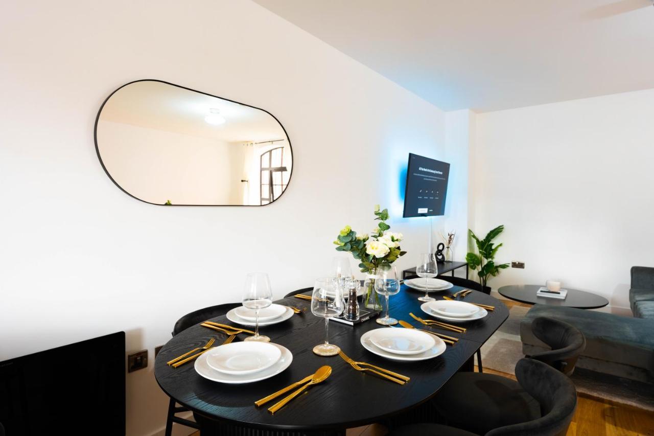 버밍엄 Stunning Townhouse With Pool Table 빌라 외부 사진